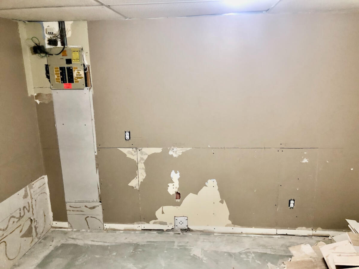 Bsmt Kitchen Before